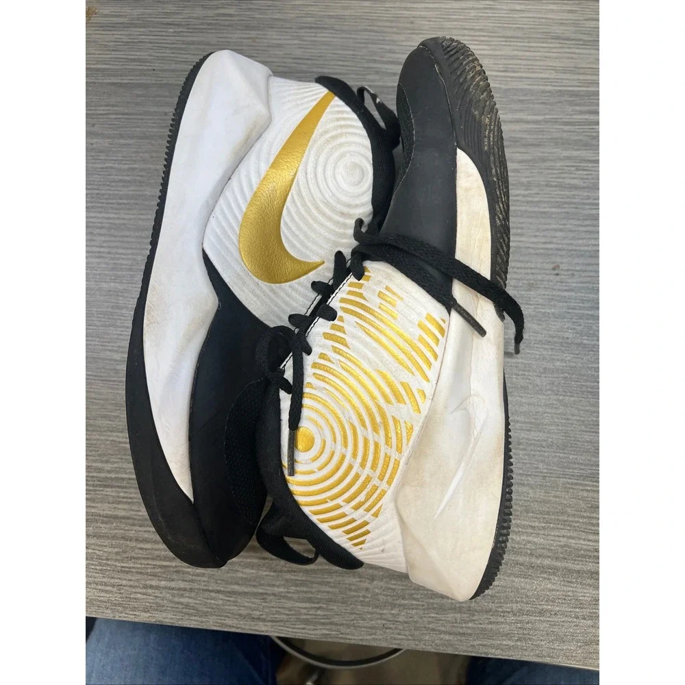 Nike Team Hustle D 9 Kids Basketball Shoes Black‎ Gold White Size 5Y Streetwear